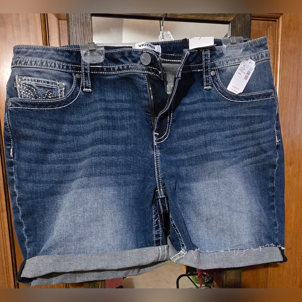 NEW Vigoss Size 18 Bermuda Short